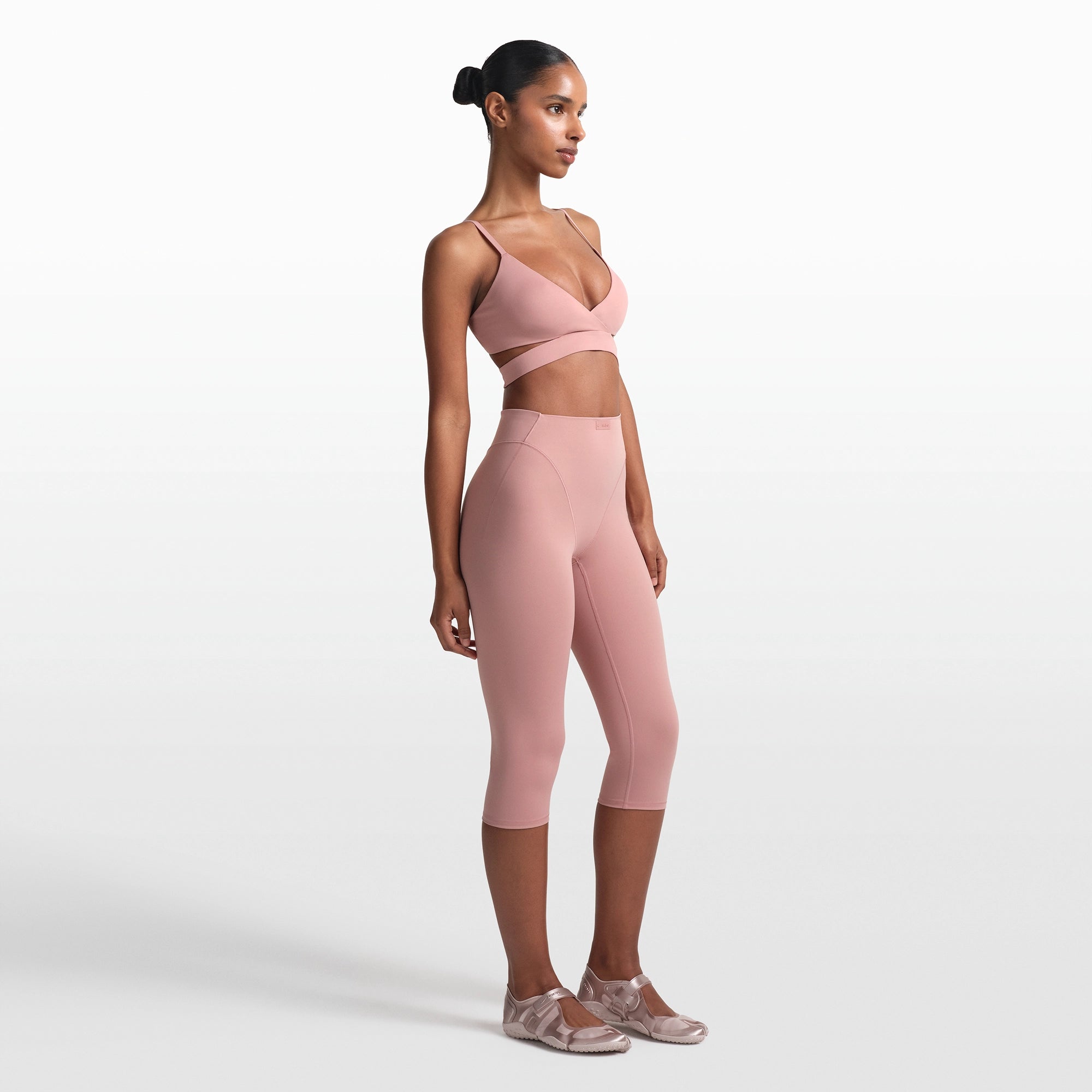 17" V-Line Crop Legging - Image 2